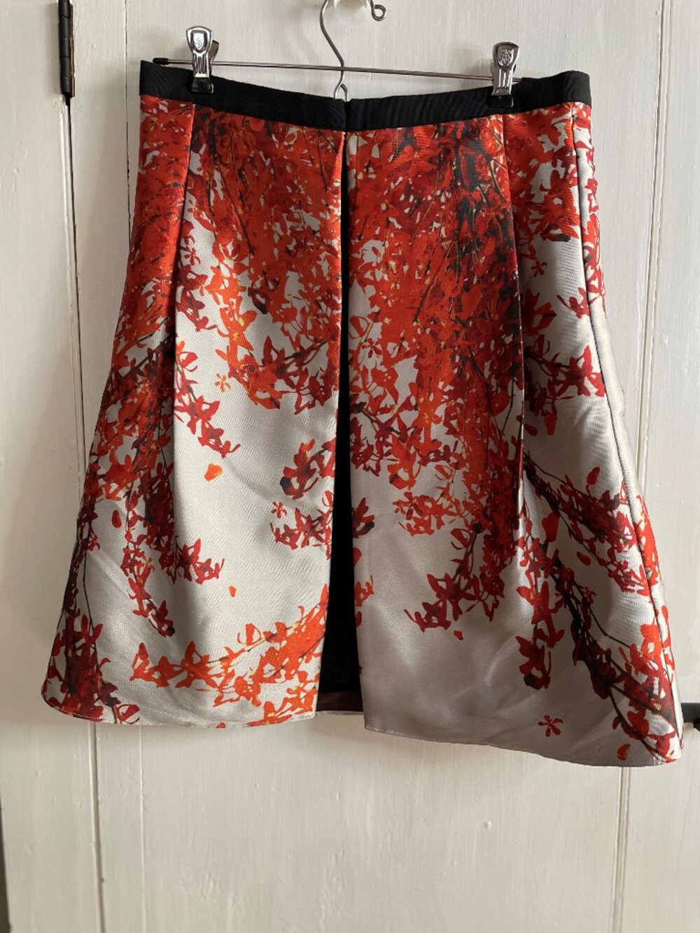 Sachin + Babi Skirt featuring an art inspired Akahana pattern of blossoms size 6